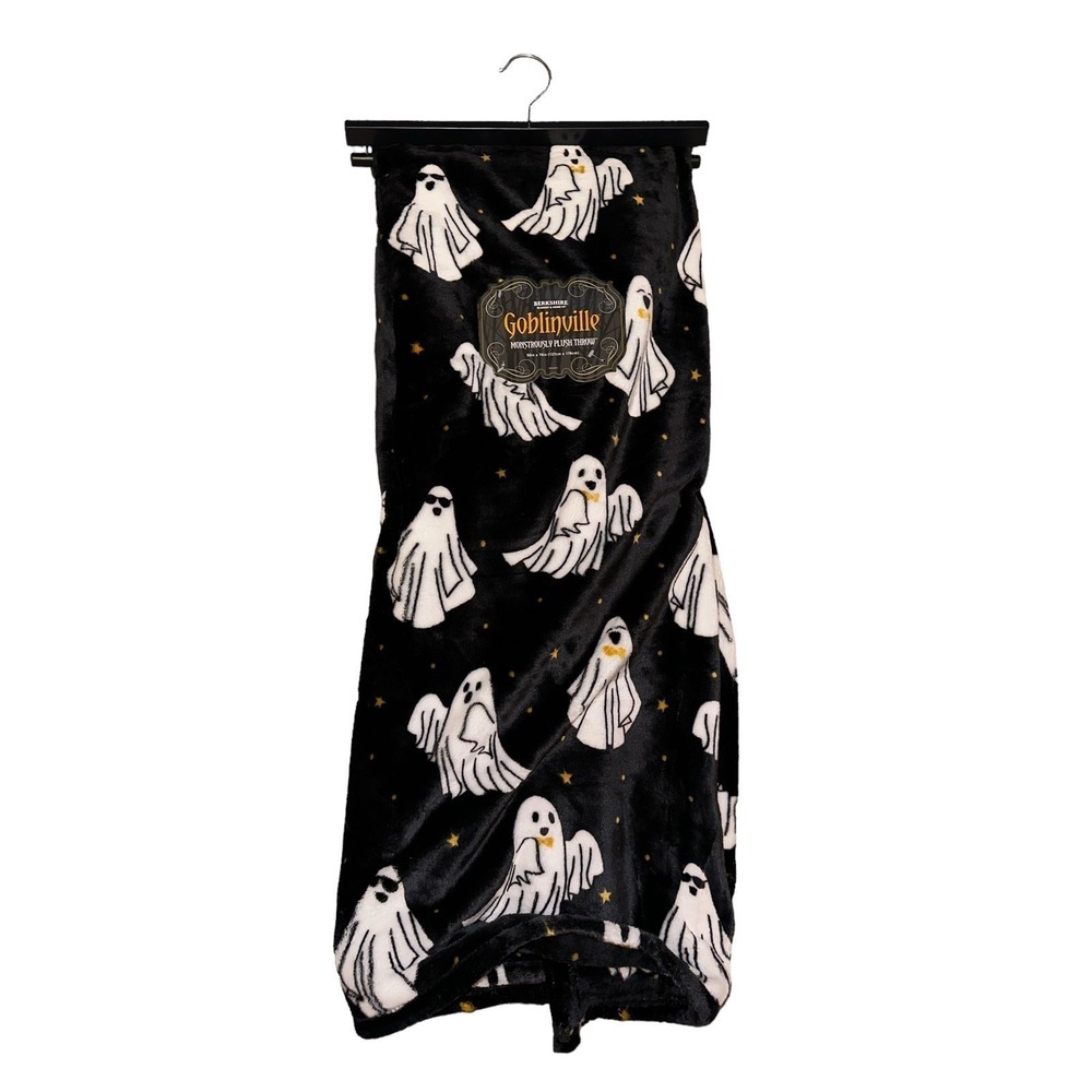Berkshire Plush Throw‎ 50x70 Black New Halloween Ghost Goblinville Blanket